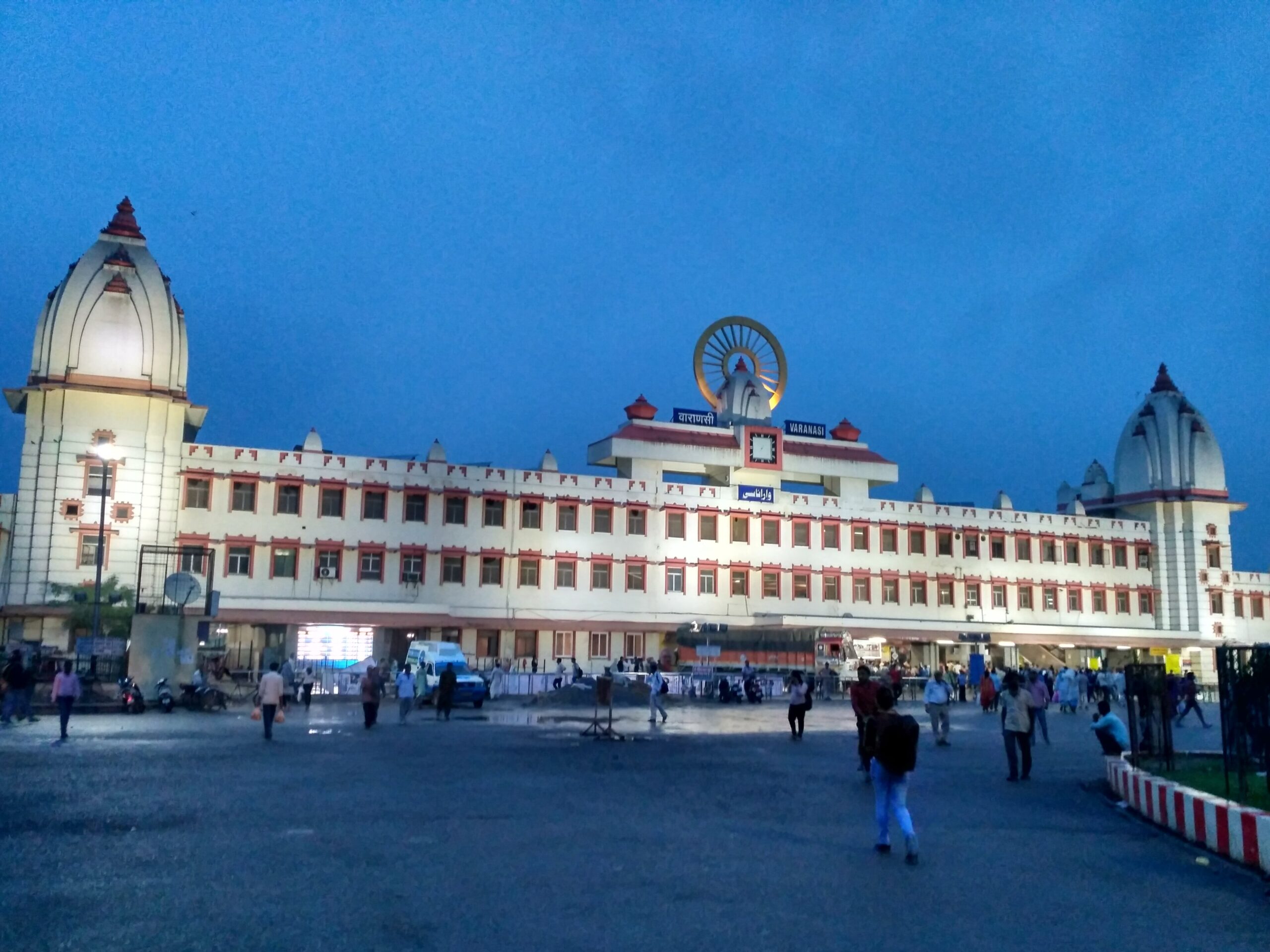 Varansi_railway_Station1